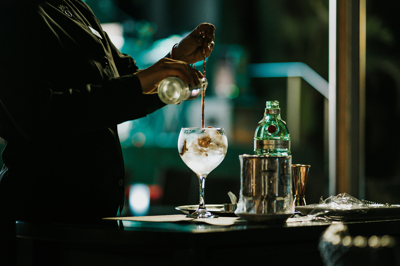 Cover image for The paradox of scale and success: What music can learn from gin distilleries