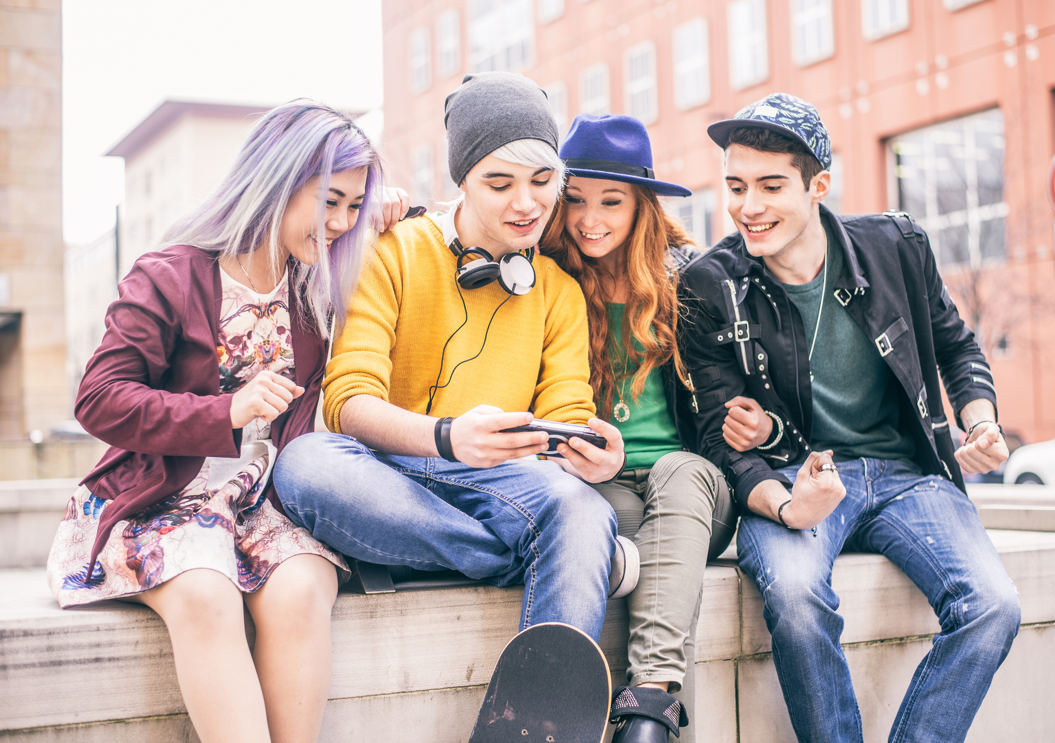 Group of young teens playing videogames outdoors - Cool teenagers hanging out in a university campus